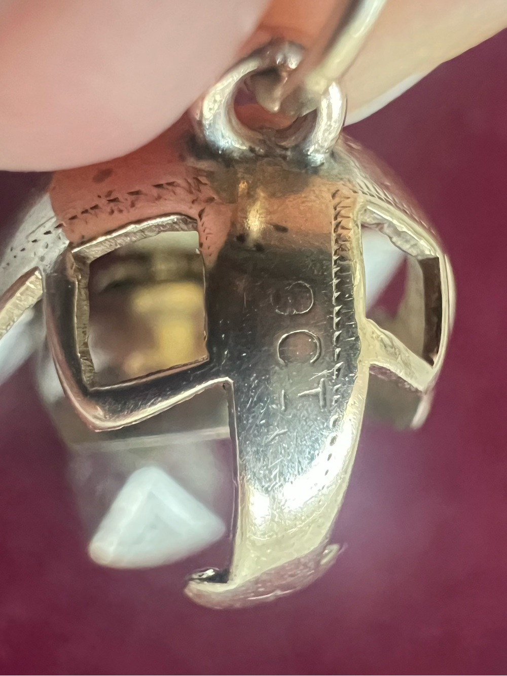 9 ct gold British/UK Round Locket Pendant opens to cross - Picture 7 of 8
